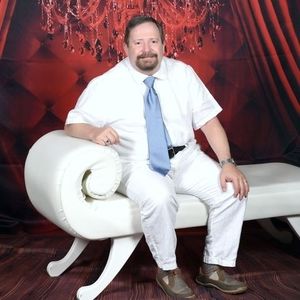 Meet your Posher, Stuart